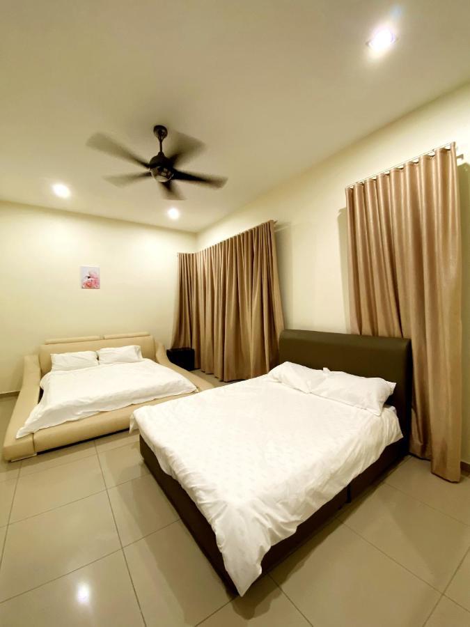 Villa Near Spice Arena 4Br 24Pax With Ktv Pool Table And Kids Swimming Pool Bayan Lepas Exteriör bild