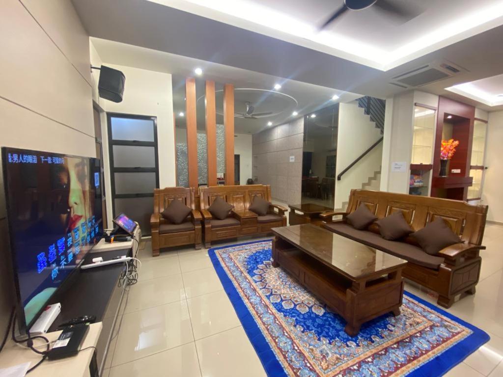 Villa Near Spice Arena 4Br 24Pax With Ktv Pool Table And Kids Swimming Pool Bayan Lepas Exteriör bild